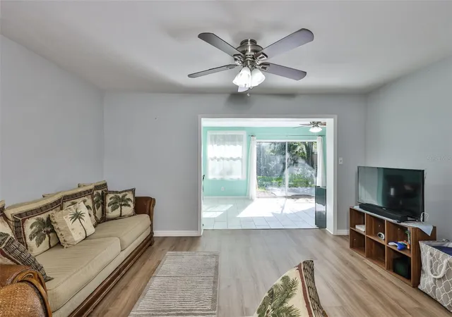 4th image of 2335 Surrey Ln, Clearwater, FL 33763 | MLS# TB8517433