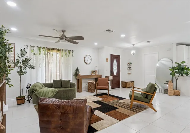 3rd image of 1756 Tanglewood Dr, Kissimmee, FL 34746 | MLS# O6415364