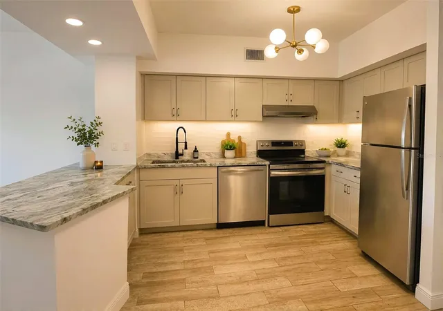 4th image of 2331 W Horatio St, Tampa, FL 33609