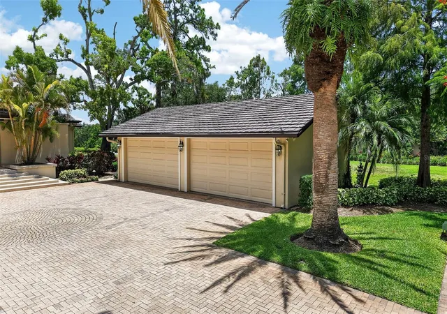 Photo 3 of Mansion for sale at 6305 Burning Tree Dr, Seminole, FL 33777 | MLS# TB8517453 | Listing updated on 2026-08-29