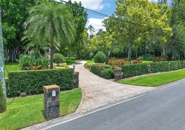 Photo 4 of Single family home for sale at 6305 Burning Tree Dr, Seminole, FL 33777 | MLS# TB8517453 | Listing updated on 2026-08-29