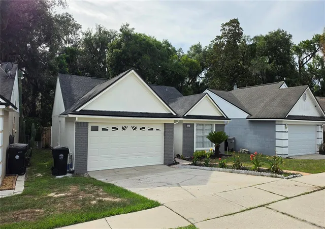 Photo 2 of Single family home for sale at 204 N Cervidae Dr, Apopka, FL 32703 | MLS# O6415395 | Listing updated on 2026-09-23