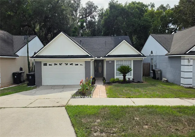 Photo 3 of Single family home for sale at 204 N Cervidae Dr, Apopka, FL 32703 | MLS# O6415395 | Listing updated on 2026-09-23