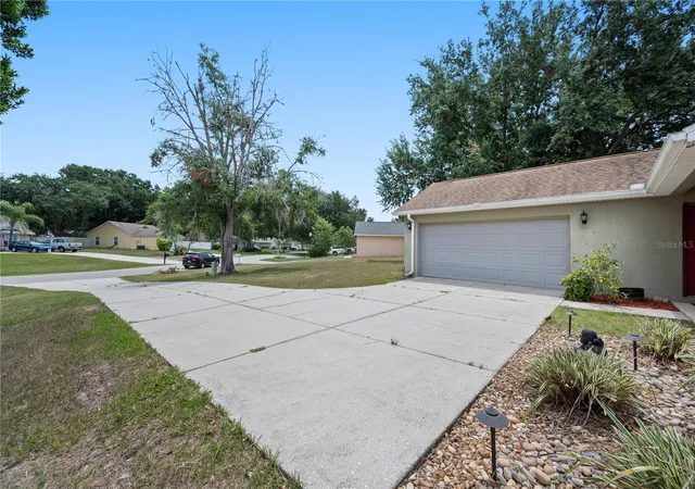 4th image of 11724 Constance Wy, Clermont, FL 34711 | MLS# L4962609
