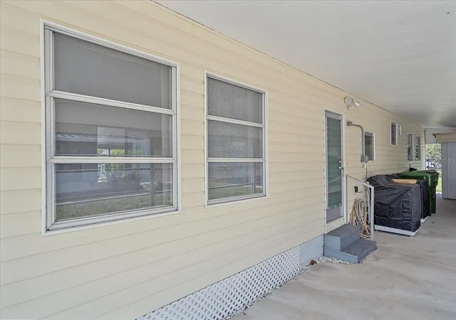 Photo 2 of Manufactured home for sale at 1100 University Pkwy #58, Sarasota, FL 34234 | MLS# A4696562 | Listing updated on 2026-06-27