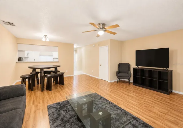 Photo 3 of Townhouse for sale at 602 Saint Henry Dr, Brandon, FL 33511 | MLS# O6415423 | Listing updated on 2026-10-07