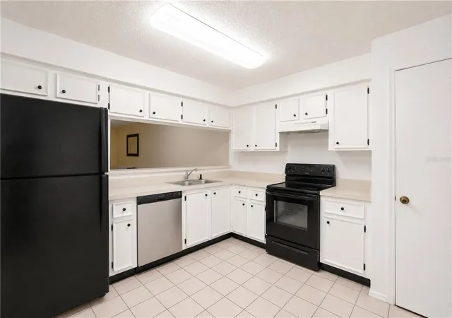 Photo 3 of Townhouse for sale at 602 Saint Henry Dr, Brandon, FL 33511 | MLS# O6415423 | Listing updated on 2026-10-07