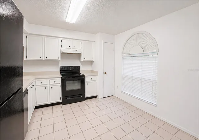 Photo 4 of Townhouse for sale at 602 Saint Henry Dr, Brandon, FL 33511 | MLS# O6415423 | Listing updated on 2026-10-07