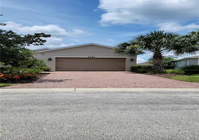 Photo 3 of Single family home for sale at 3497 Fallbrook Dr, Kissimmee, FL 34759 | MLS# O6415435 | Listing updated on 2026-09-25