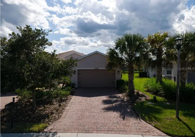 Photo 2 of Single family home for sale at 3497 Fallbrook Dr, Kissimmee, FL 34759 | MLS# O6415435 | Listing updated on 2026-09-25