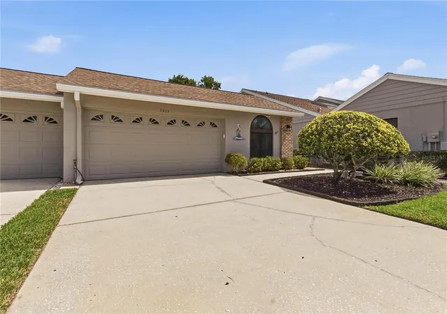 3rd image of 5515 Salem Square Dr S, Palm Harbor, FL 34685 | MLS# TB8517528