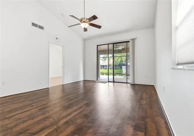4th image of 5515 Salem Square Dr S, Palm Harbor, FL 34685 | MLS# TB8517528