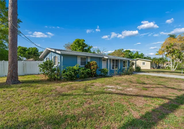 Photo 2 of Single family home for sale at 2348 Doud St, Sarasota, FL 34231 | MLS# A4696579 | Listing updated on 2026-09-06