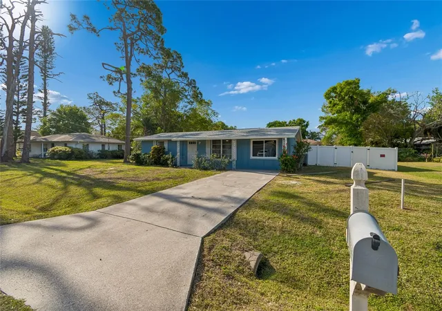 Photo 3 of Single family home for sale at 2348 Doud St, Sarasota, FL 34231 | MLS# A4696579 | Listing updated on 2026-09-06