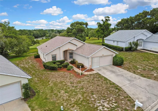 Photo 3 of Single family home for sale at 547 W Hillwood Path, Beverly Hills, FL 34465 | MLS# W7886594 | Listing updated on 2026-06-10