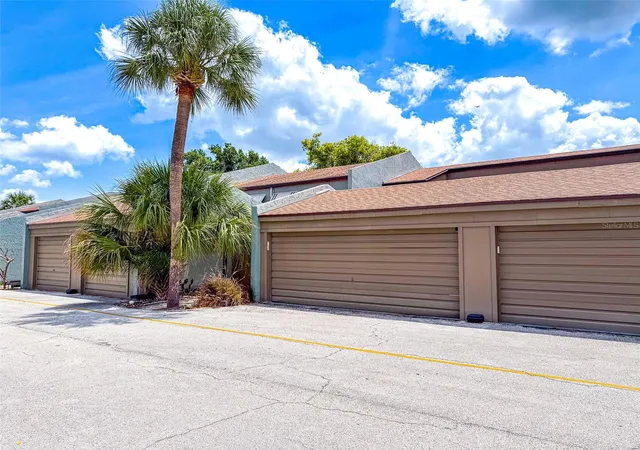 2nd image of 2500 21St St Nw #22, Winter Haven, FL 33881 | MLS# L4962615