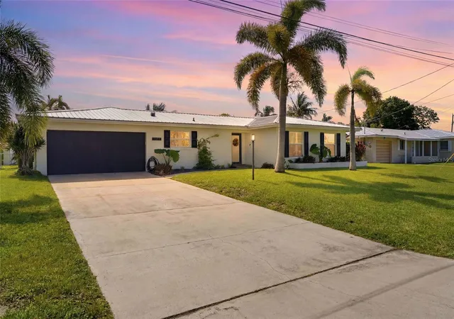 Homes for sale in Cape Coral, FL | 2835 Se 18th Ave, Cape Coral, FL 33904 | MLS# A4696583