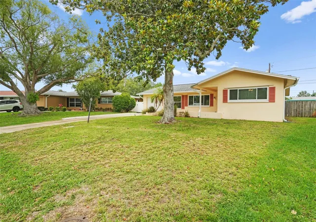 Photo 4 of Single family home for sale at 2169 Pine Ridge Dr, Clearwater, FL 33763 | MLS# TB8517556 | Listing updated on 2026-08-24