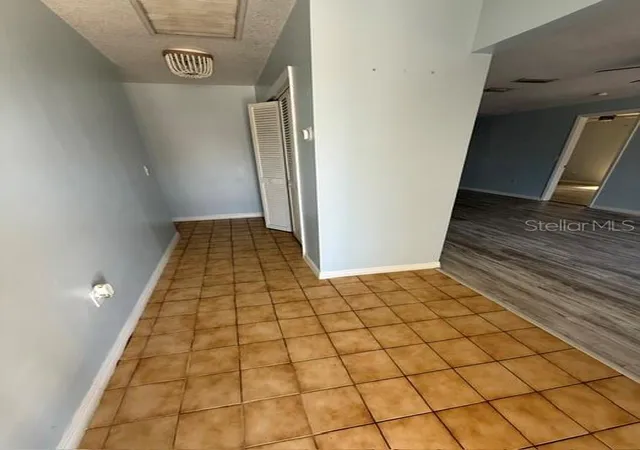 Photo 2 of Single family home for sale at 465 E Seminole Dr, Venice, FL 34293 | MLS# A4696586 | Listing updated on 2026-10-03
