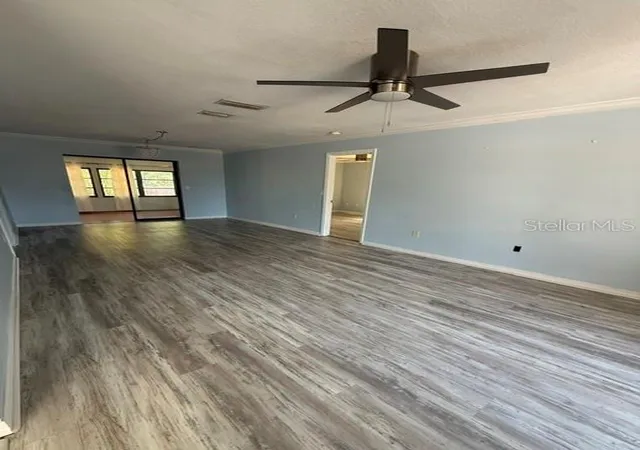 Photo 3 of Single family home for sale at 465 E Seminole Dr, Venice, FL 34293 | MLS# A4696586 | Listing updated on 2026-10-03