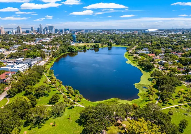 Listing Photo 2 - Condo for sale in building located at 860 12th Ave N, Saint Petersburg, FL 33701