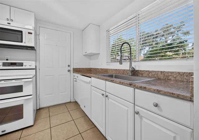 Photo 3 of Single family home for sale at 1162 Highland St N, Saint Petersburg, FL 33701 | MLS# TB8517561 | Listing updated on 2026-09-02