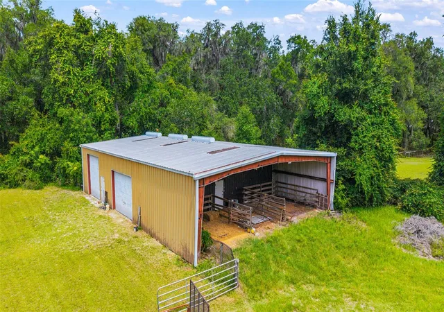 Photo 3 of House for sale at 2285 W Highway 318, Citra, FL 32113 | MLS# OM726329 | Listing updated on 2026-08-19