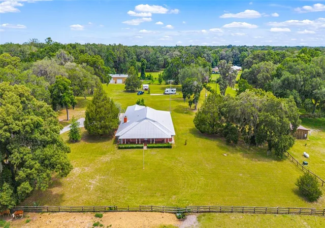 Photo 4 of House for sale at 2285 W Highway 318, Citra, FL 32113 | MLS# OM726329 | Listing updated on 2026-08-19