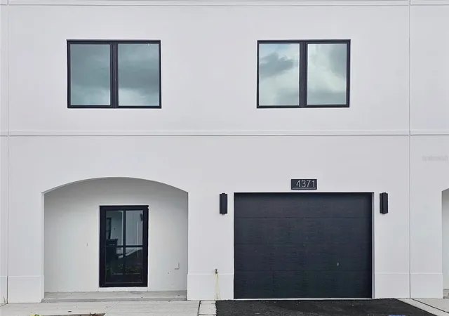 Photo 2 of Townhouse for sale at 4371 Cambio Gdns Ct, Tampa, FL 33610 | MLS# TB8517569 | Listing updated on 2026-08-11
