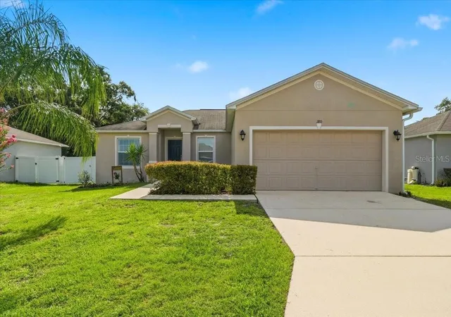 Photo 2 of Single family home for sale at 180 Solis Dr, Winter Haven, FL 33880 | MLS# P4939000 | Listing updated on 2026-07-26