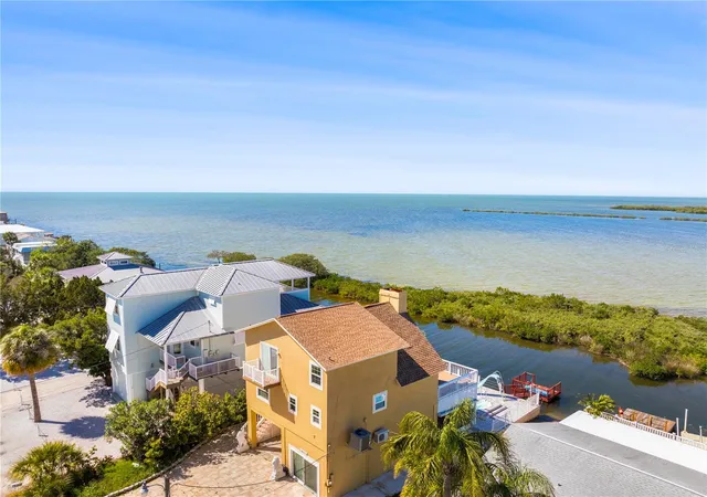 Photo 3 of Single family home for sale at 6633 Driftwood Dr, Hudson, FL 34667 | MLS# TB8517587 | Listing updated on 2026-07-20