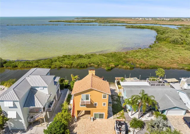 Photo 3 of Single family home for sale at 6633 Driftwood Dr, Hudson, FL 34667 | MLS# TB8517587 | Listing updated on 2026-07-20