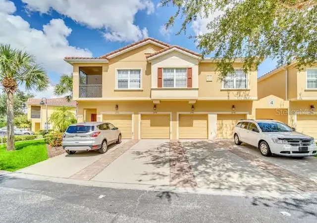 Photo 3 of Townhouse for sale at 2736 Oakwater Dr, Kissimmee, FL 34747 | MLS# S5151634 | Listing updated on 2026-09-01
