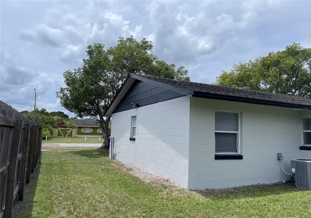 Photo 4 of Single family home for sale at 4321 Chateau Rd, Orlando, FL 32808 | MLS# O6415506 | Listing updated on 2026-09-20