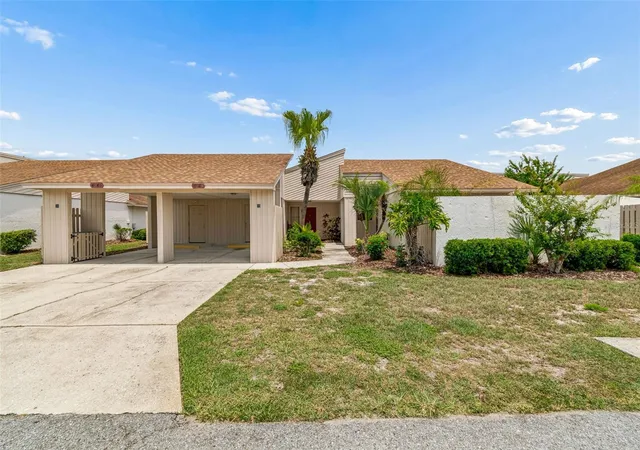 Homes for sale in Mulberry, FL | 4243 Oak Loop #35, Mulberry, FL 33860 | MLS# TB8517637
