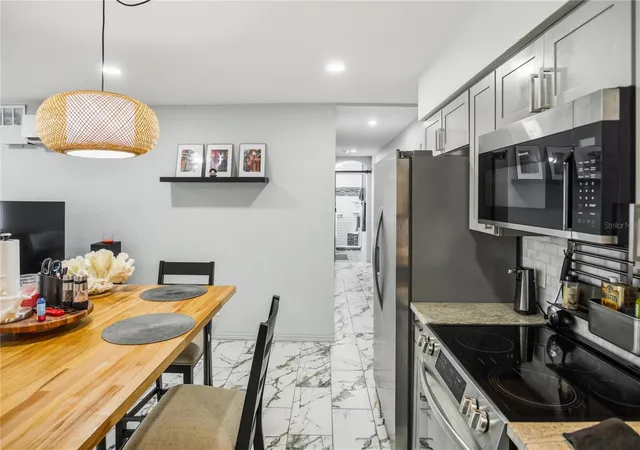 Listing Photo 5 - Condo for sale in building located at 416 73Rd Ave N, St. Petersburg, FL 33702 - Unit #207