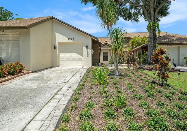 2nd image of 1923 Bayshore Ct, Safety Harbor, FL 34695 | MLS# TB8517650