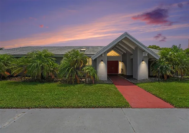 Photo 2 of Single family home for sale at 1615 Saint Pauls Dr, Clearwater, FL 33764 | MLS# A4696618 | Listing updated on 2026-10-07