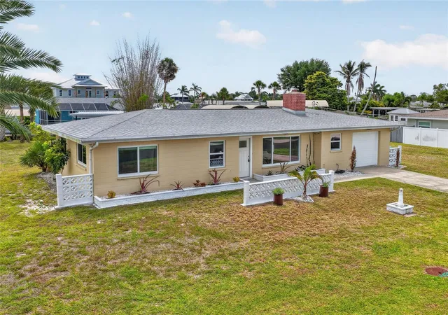2nd image of 1447 Lemon Bay Dr, Englewood, FL 34223 | MLS# C7527138
