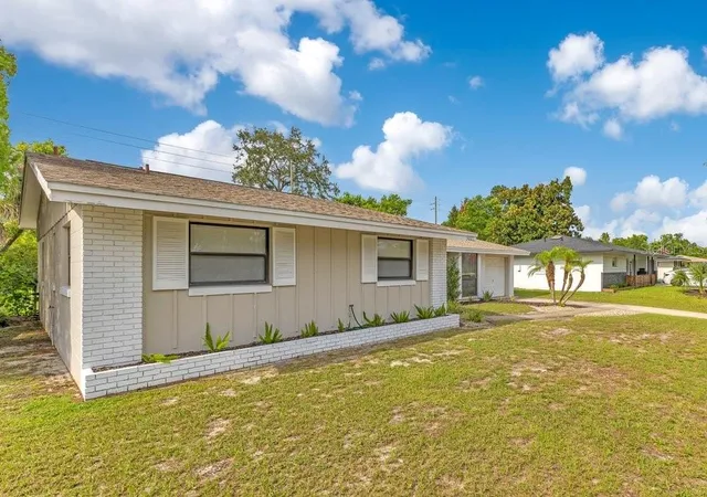 Photo 2 of Single family home for sale at 3021 Plaza Ter Dr, Orlando, FL 32803 | MLS# O6415562 | Listing updated on 2026-09-13