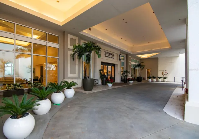 Photo 3 of Condo for sale at 450 Knights Run Ave #1501, Tampa, FL 33602 | MLS# TB8517683 | Listing updated on 2026-09-29