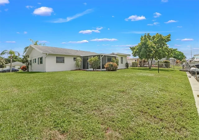Photo 26 of Single family home for sale at 4711 Forest Glen Dr, North Fort Myers, FL 33903 | MLS# OM726353 | Listing updated on 2026-08-11