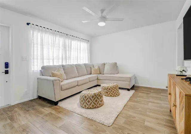 Photo 2 of Single family home for sale at 4711 Forest Glen Dr, North Fort Myers, FL 33903 | MLS# OM726353 | Listing updated on 2026-08-11