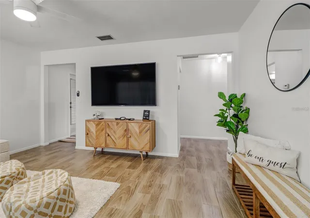 Photo 4 of Single family home for sale at 4711 Forest Glen Dr, North Fort Myers, FL 33903 | MLS# OM726353 | Listing updated on 2026-08-11