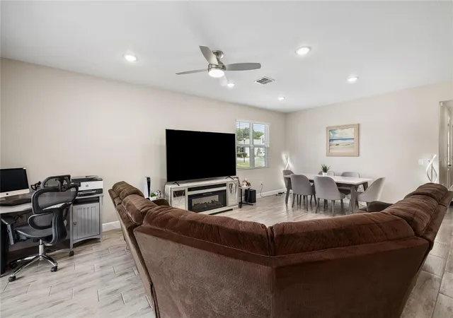 Photo 4 of Single family home for sale at 1060 River Otter Way, Deland, FL 32720 | MLS# O6415585 | Listing updated on 2026-08-08