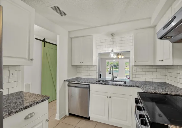 Photo 3 of Condo for sale at 4115 Hampton Dr #n/a, New Port Richey, FL 34652 | MLS# TB8517709 | Listing updated on 2026-08-21