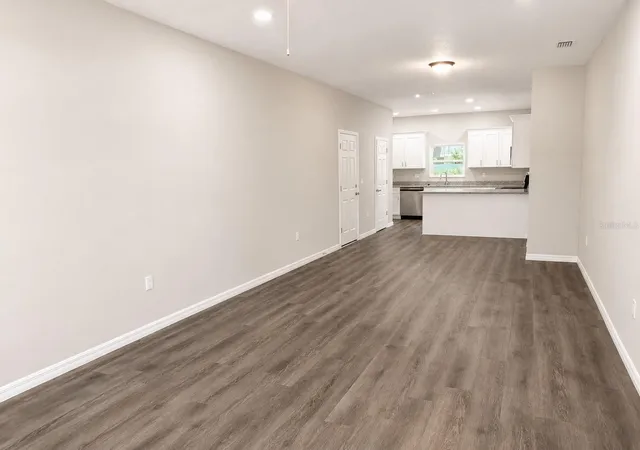 Photo 3 of Single family home for sale at 5012 Finders Ct, Tampa, FL 33617 | MLS# TB8517723 | Listing updated on 2026-07-29