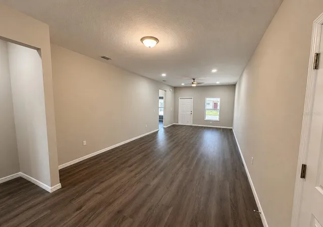 Photo 4 of Single family home for sale at 5012 Finders Ct, Tampa, FL 33617 | MLS# TB8517723 | Listing updated on 2026-07-29