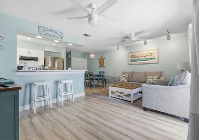 4th image of 207 71St St #E, Holmes Beach, FL 34217 | MLS# A4696637