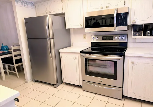 4th image of 3564 Lake Bayshore Dr, BRADENTON, FL 34205